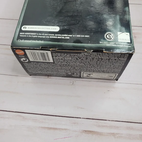 Barbie Twilight Breaking Dawn Part 2 Bella Doll - Picture 3 of 4